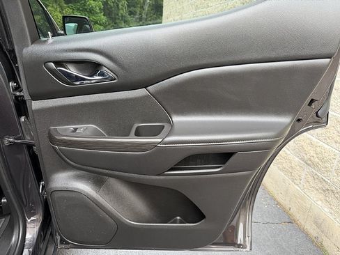 Used 2018 GMC Acadia SLT FWD image 27