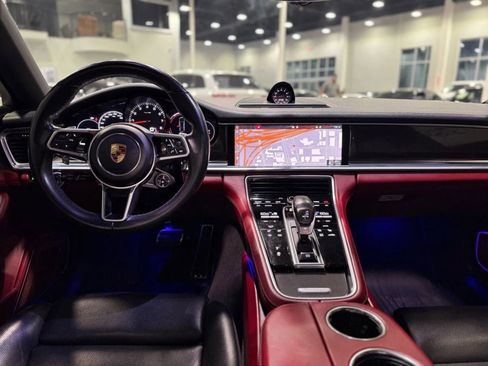 Used 2018 Porsche Panamera 4S image 43