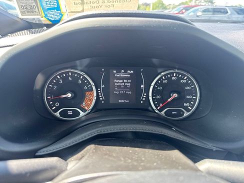 Used 2020 Jeep Renegade Latitude w/ Cold Weather Group AWD/4WD image 11