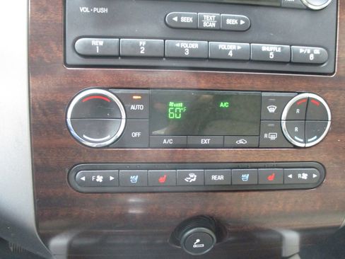 Used 2012 Ford Expedition XLT image 14