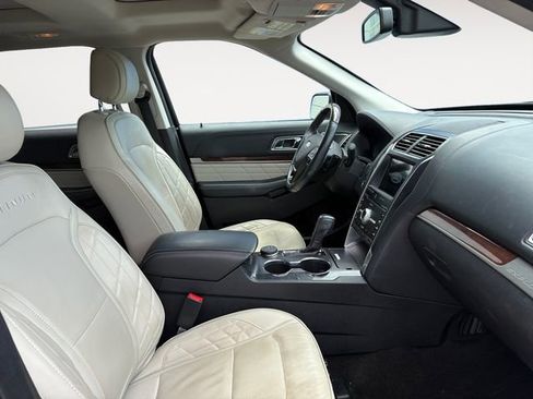 Used 2017 Ford Explorer Platinum AWD/4WD image 14