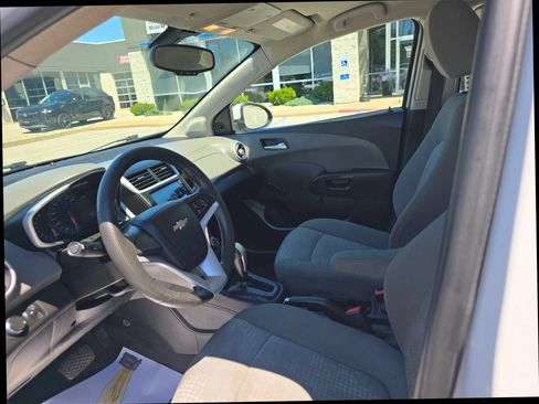 Used 2017 Chevrolet Sonic LT FWD image 10