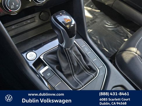 Certified 2023 Volkswagen Taos SE w/ Panoramic Sunroof Package image 17