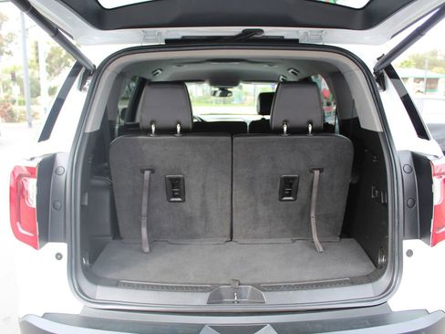 Used 2023 GMC Acadia SLT image 18