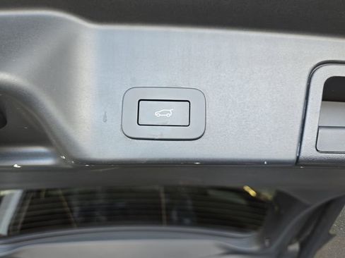 Certified 2025 Land Rover Range Rover Evoque Dynamic SE AWD/4WD image 16