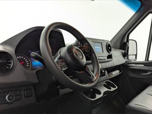 Used 2022 Mercedes-Benz Sprinter 2500 image 21