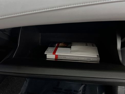 Used 2018 Toyota RAV4 XLE image 35