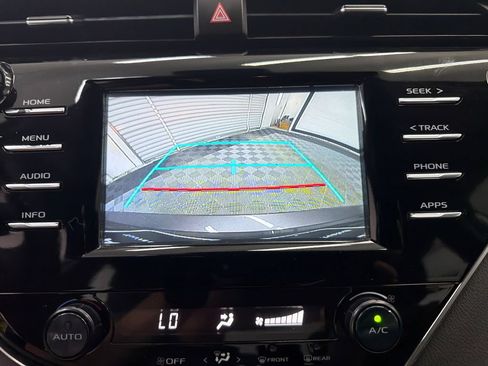 Used 2018 Toyota Camry SE FWD image 27