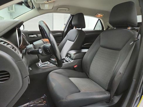 Used 2019 Chrysler 300 Touring w/ Sport Appearance Package RWD image 14