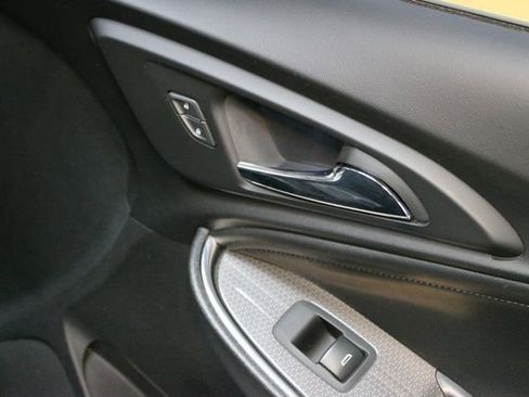 Used 2016 Chevrolet Malibu LT FWD image 9