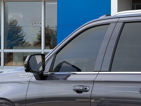 New 2026 Chevrolet Suburban High Country AWD/4WD image 12