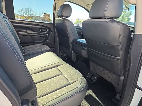Used 2017 Nissan Titan S image 23