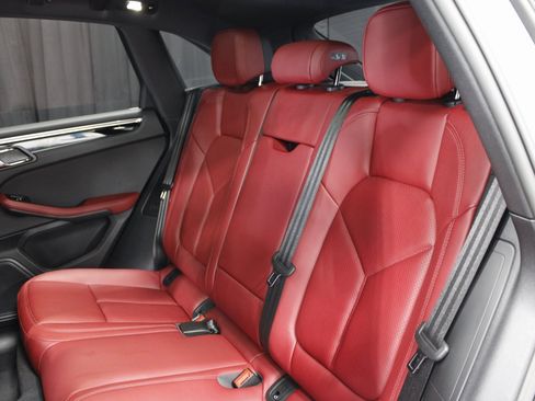 Certified 2025 Porsche Macan image 19