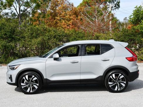 Used 2025 Volvo XC40 B5 Ultra image 25