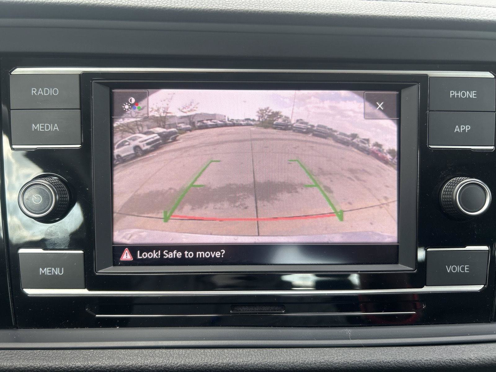Used 2024 Volkswagen Jetta SE w/ Panoramic Sunroof Package FWD image 19