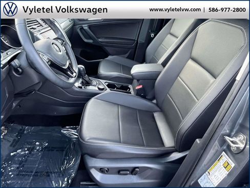 Certified 2021 Volkswagen Tiguan SE w/ Panoramic Sunroof Package image 19