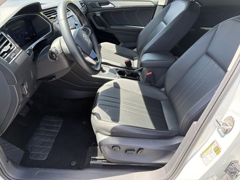Used 2024 Volkswagen Tiguan SE FWD image 24