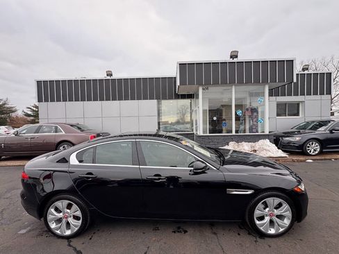 Used 2020 Jaguar XE S RWD image 9