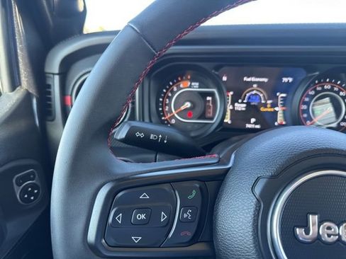 Used 2024 Jeep Wrangler Unlimited Rubicon AWD/4WD image 12