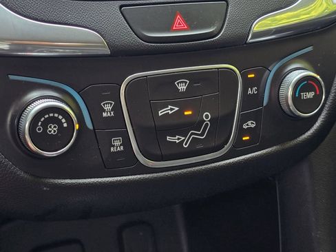 Used 2018 Chevrolet Equinox LT FWD image 34
