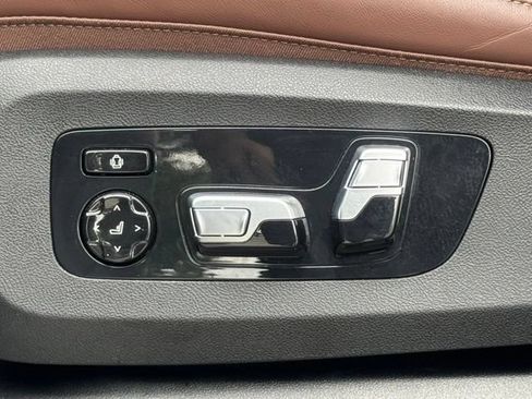 Used 2022 BMW X7 xDrive40i w/ M Sport Package AWD/4WD image 13