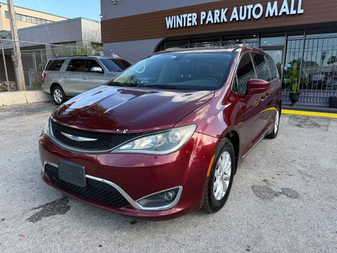 Used 2019 Chrysler Pacifica Touring-L image 1