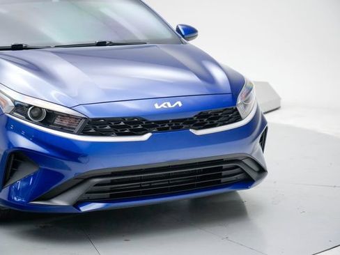 Used 2023 Kia Forte LXS FWD image 4