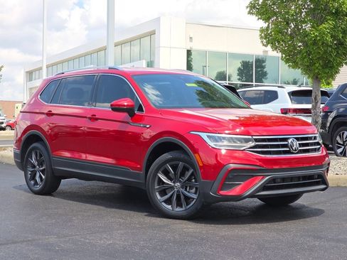 Used 2022 Volkswagen Tiguan SE AWD/4WD image 2