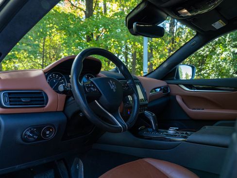 Used 2022 Maserati Levante GT image 18