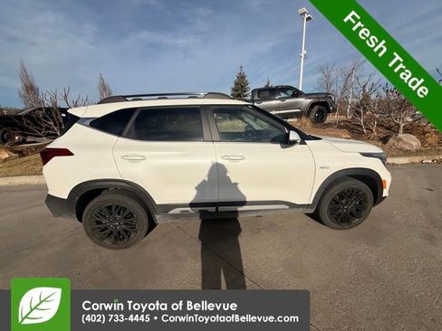 Used 2022 Kia Seltos Nightfall Edition image 2