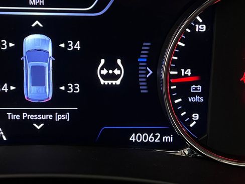 Used 2024 GMC Terrain Denali w/ Black Diamond Edition image 17