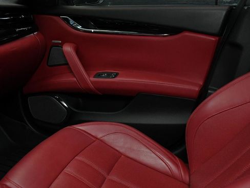 Used 2017 Maserati Quattroporte GTS GranSport RWD image 37