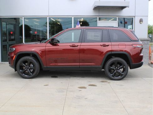 New 2026 Jeep Grand Cherokee Limited w/ Limited Altitude Package AWD/4WD image 5