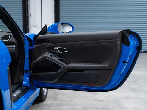 Used 2022 Porsche 718 Boxster RWD image 33