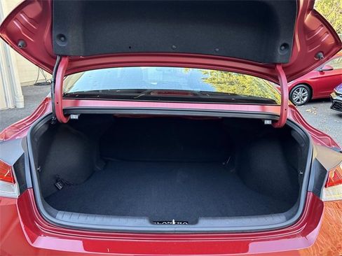 Used 2024 Hyundai Elantra Blue image 24