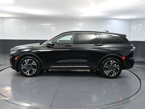 Used 2024 Lincoln Nautilus Premier w/ Equipment Group 102A image 11