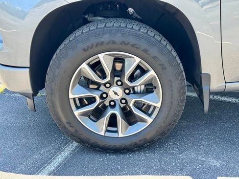 Used 2024 Chevrolet Silverado 1500 RST w/ Convenience Package II AWD/4WD image 29