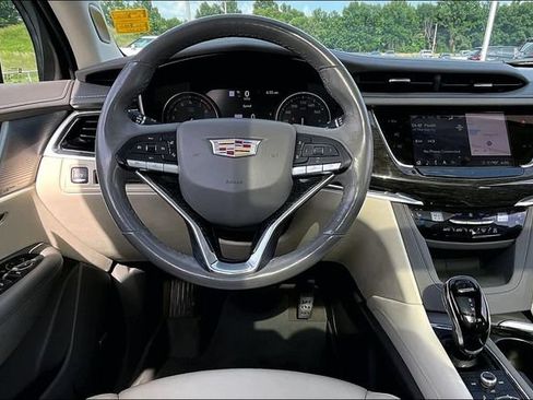 Used 2021 Cadillac XT6 Premium Luxury FWD image 8