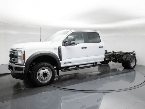 New 2026 Ford F450 XL w/ XL Chrome Package image 3