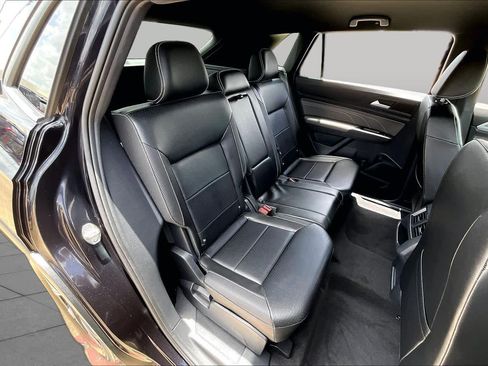 Used 2022 Volkswagen Atlas Cross Sport SE FWD image 20
