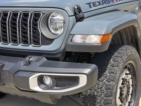 Used 2025 Jeep Gladiator Sport AWD/4WD image 7