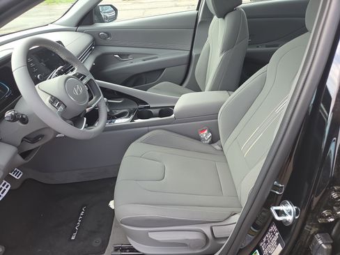 New 2026 Hyundai Elantra SEL Sport FWD image 4