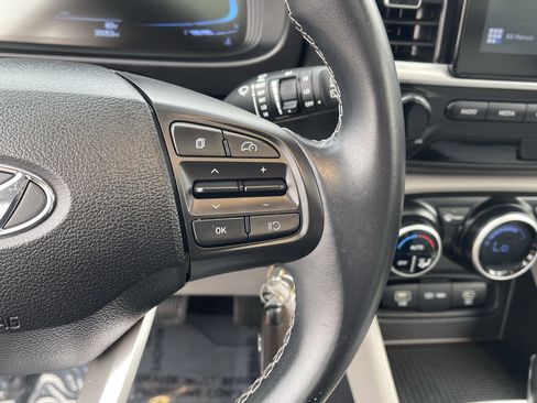 Certified 2023 Hyundai Venue SEL FWD image 24