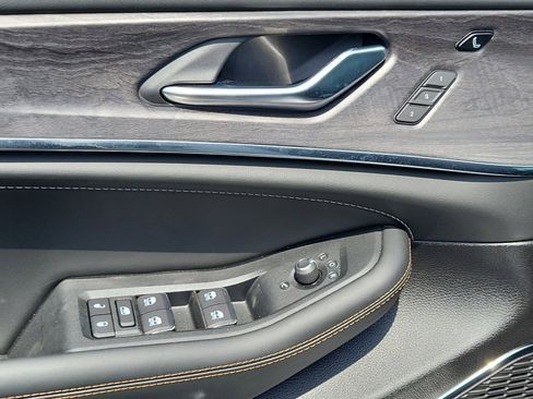 New 2025 Jeep Grand Cherokee Overland w/ Luxury Tech Group IV image 22