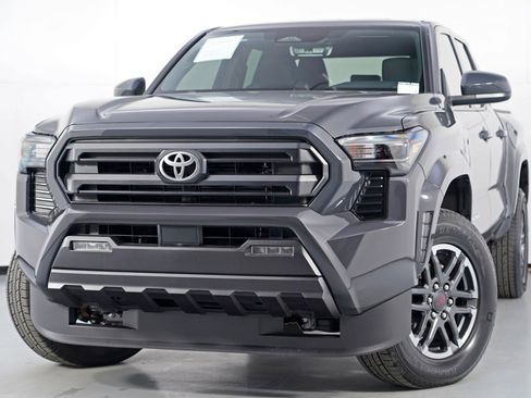 Used 2025 Toyota Tacoma SR5 image 3