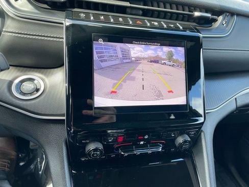 Used 2023 Jeep Grand Cherokee Laredo w/ Luxury Tech Group I image 12