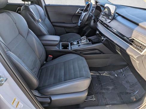 Used 2024 Mitsubishi Outlander SE image 19
