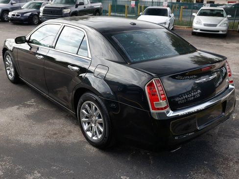 Used 2014 Chrysler 300 C image 3