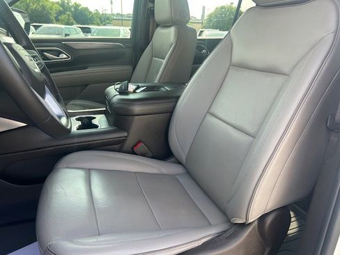 Used 2023 GMC Yukon SLT w/ SLT Premium Package RWD image 17