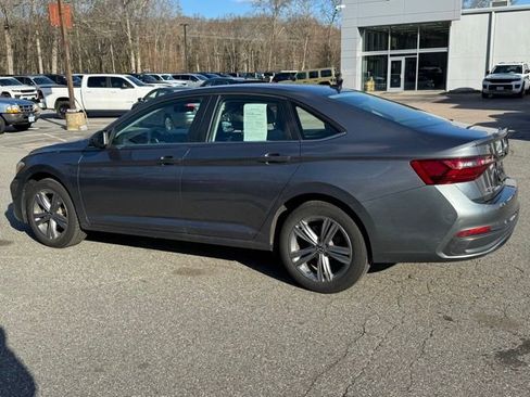 Certified 2024 Volkswagen Jetta SE FWD image 7